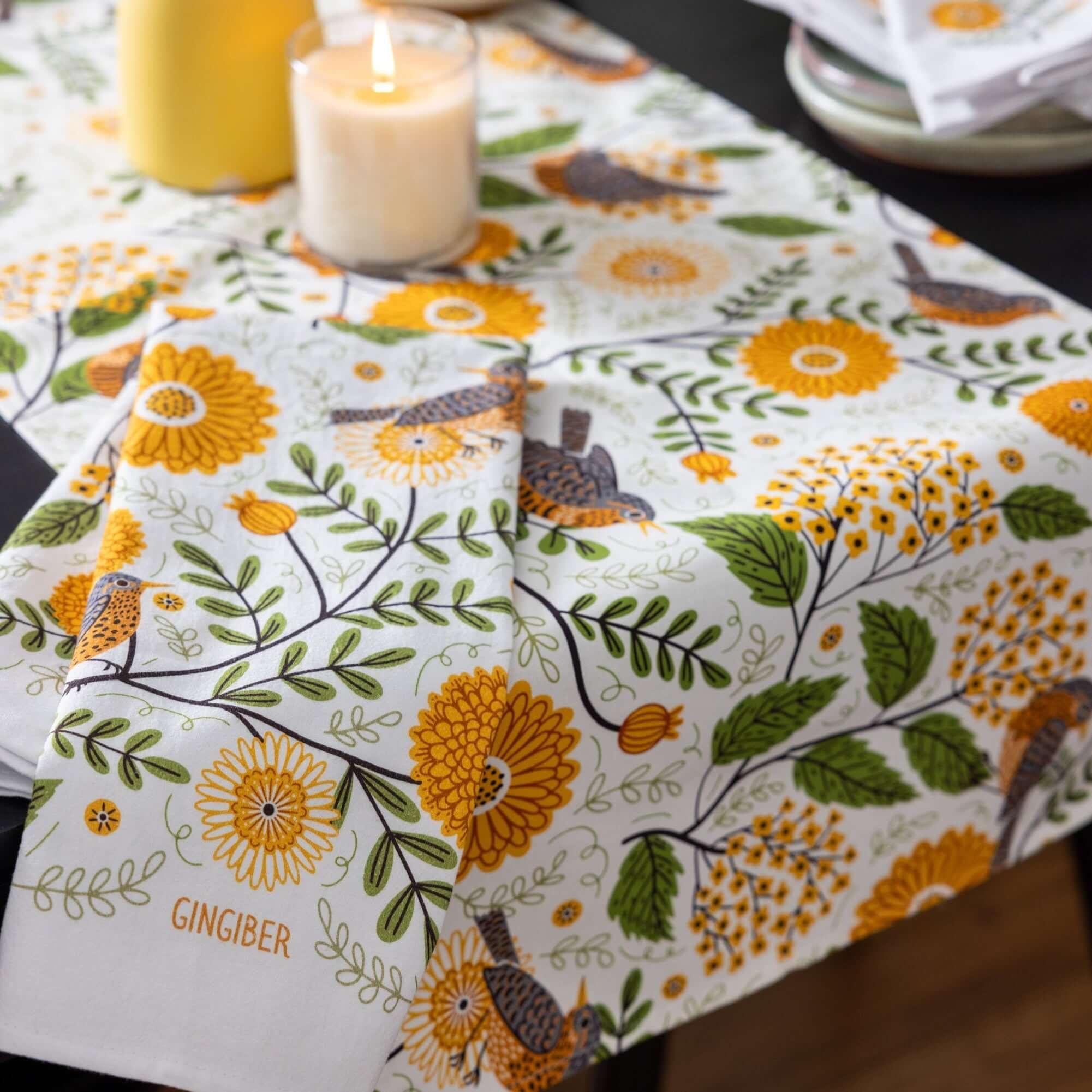 Mums & Robins Table Runner - Gingiber