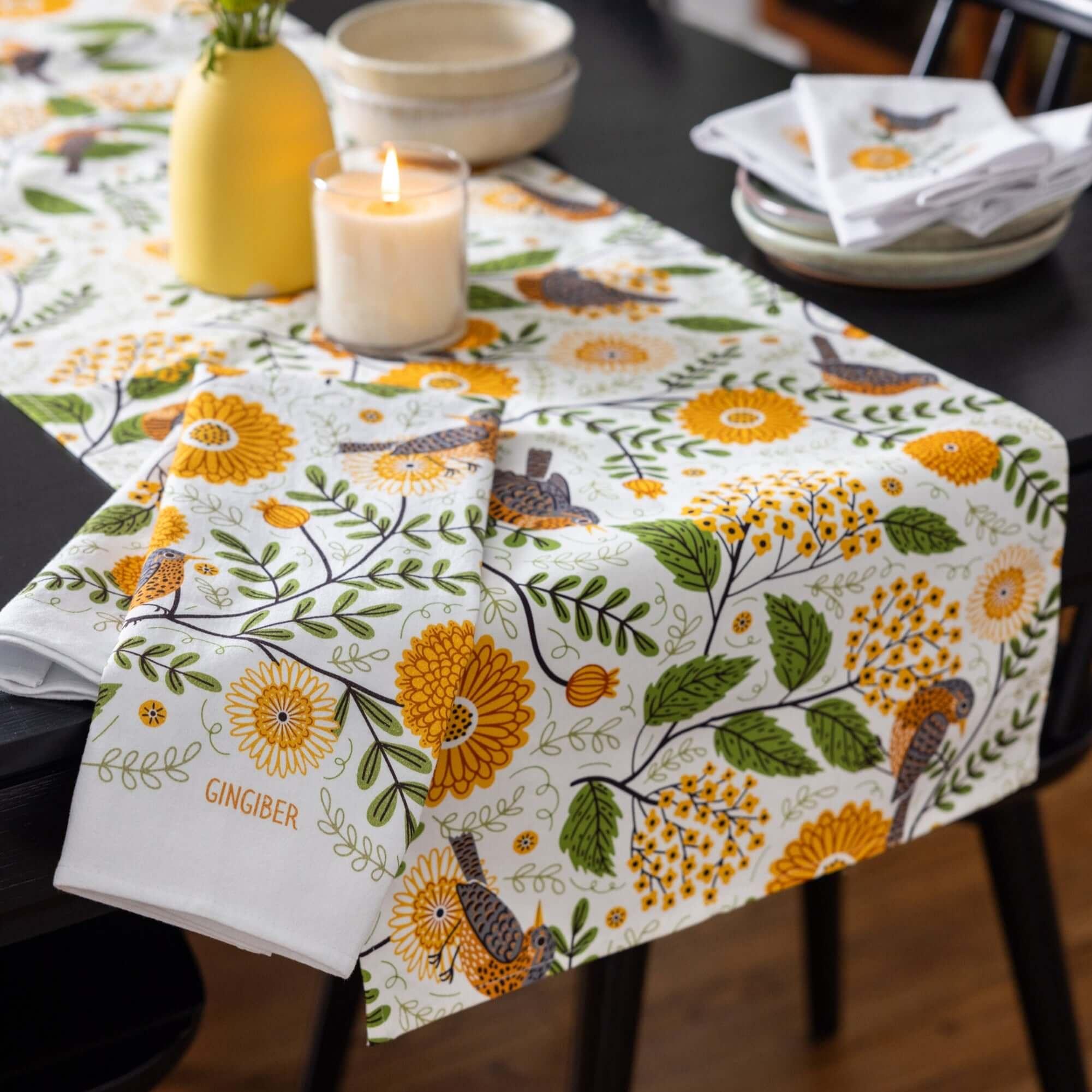 Mums & Robins Table Runner - Gingiber