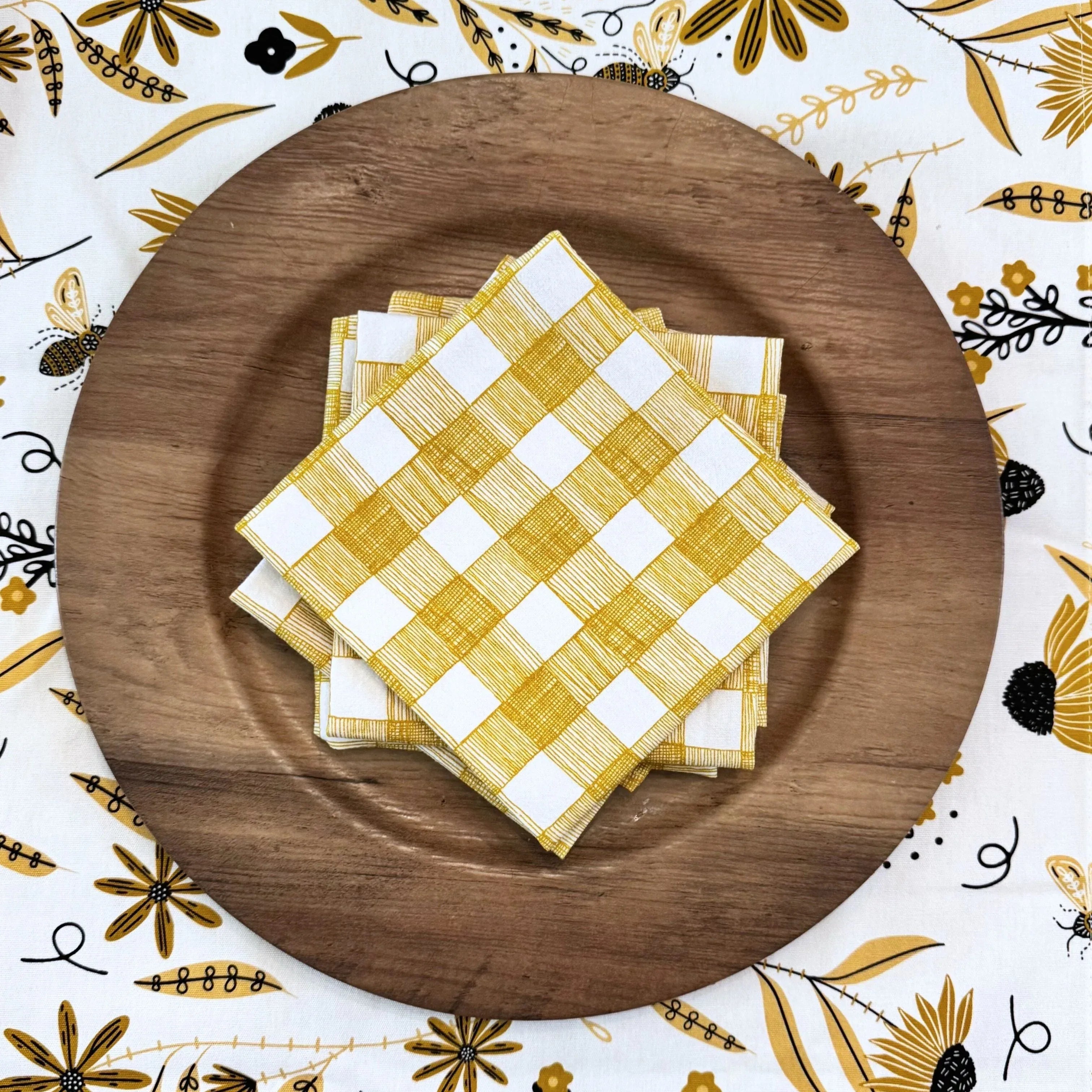 Bee Garden Table Runner - Gingiber