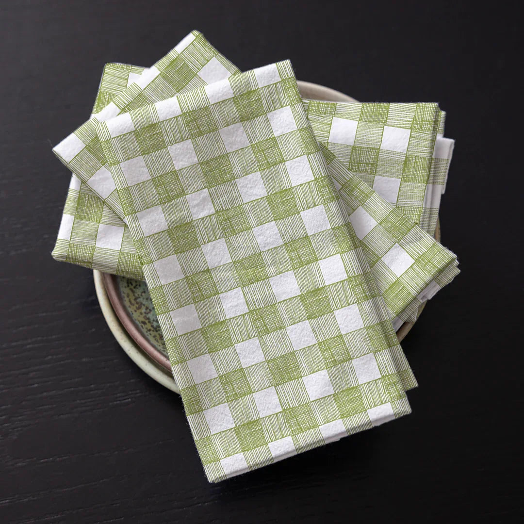 table runner with mums & robins and green gingham cloth napkins