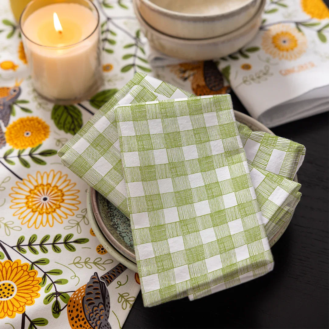 table runner with mums & robins and green gingham cloth napkins